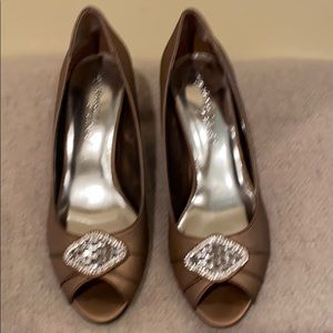 Ladies size 8.5 satin buckle heel